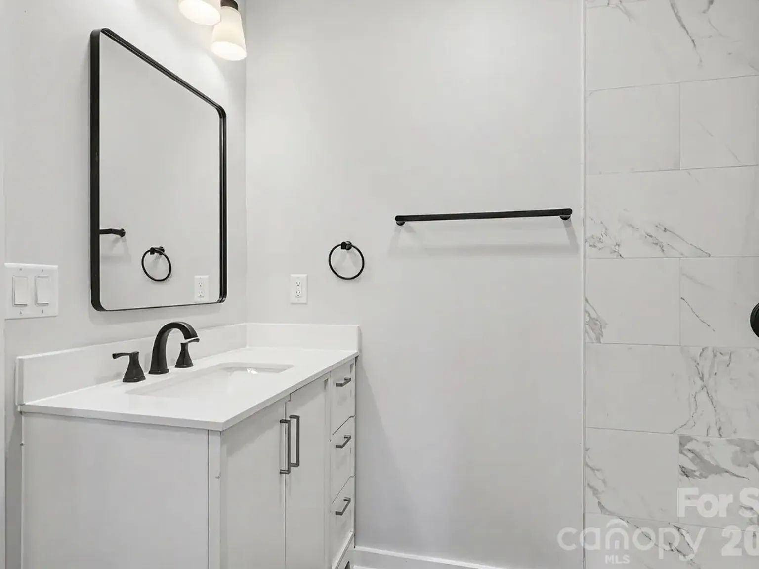 3 bed, 897 sqft, $1,700 — Photo 1