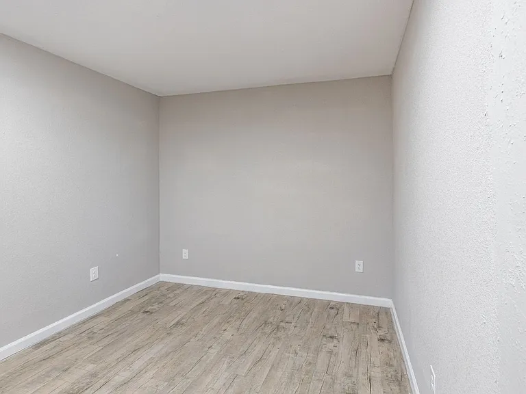 Alma Apartments — Photo 76