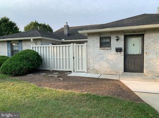 56 Valleybrook Dr, Lancaster, PA 17601