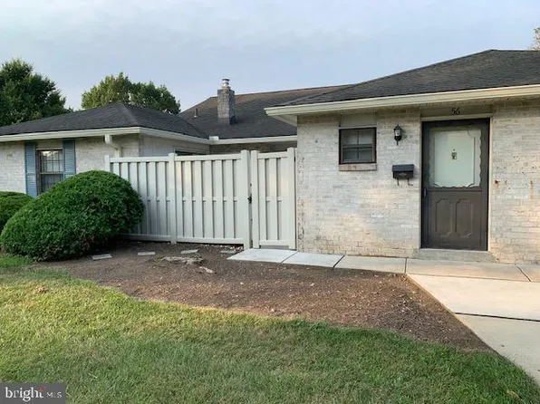 56 Valleybrook Dr, Lancaster, PA 17601