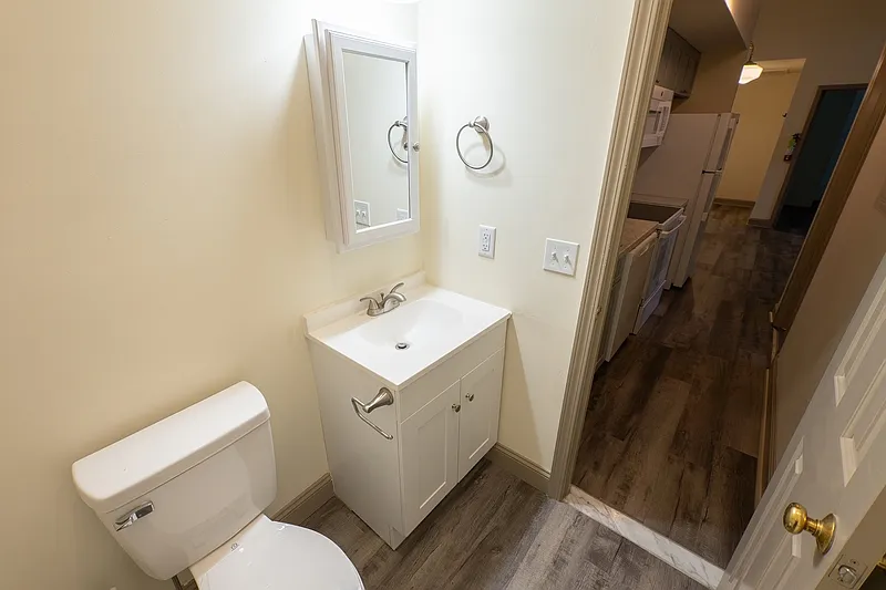 2 bed, 1.0 bath, $2,080 — Photo 2