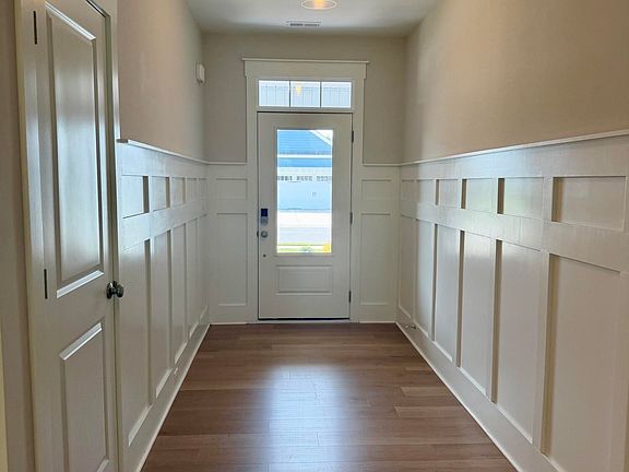 5th image of 2528 Lakeside Circle