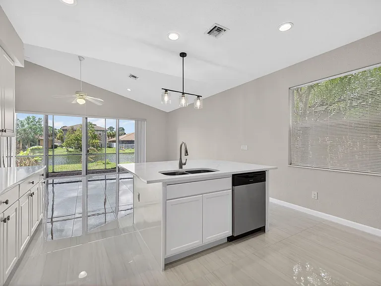 2237 SW Newport Isles Blvd — Photo 17