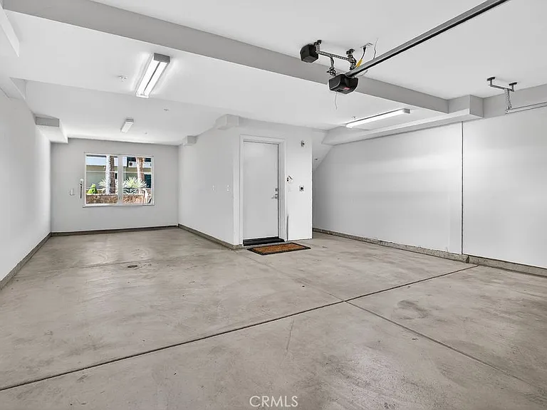 985 Doheny Way — Photo 21