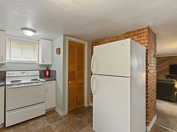 5th image of 1416 S Chrisway Dr #1