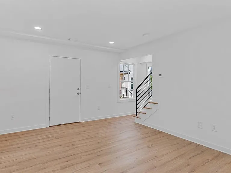 237 N Howard St NE #3 — Photo 5