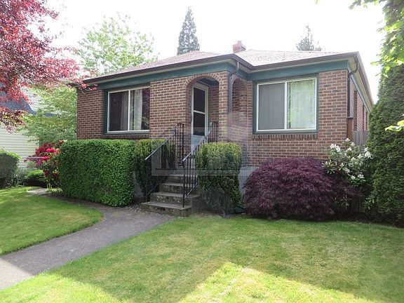 3rd image of 4310 Yakima Ave