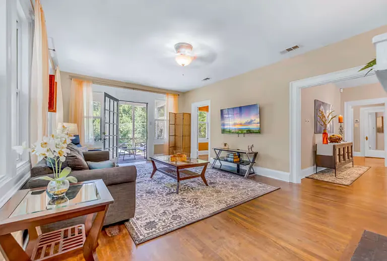 4303 Vandelia St — Photo 40