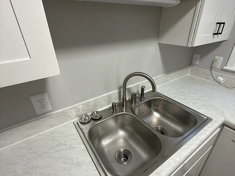35-45-55 James Dr #1-A — Photo 6