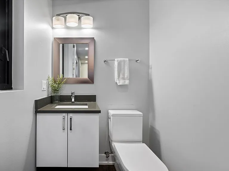 1349 N Leavitt St #1B — Photo 12