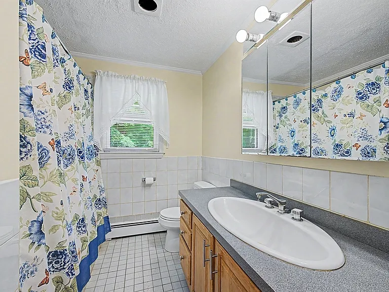 270 Wood St — Photo 16