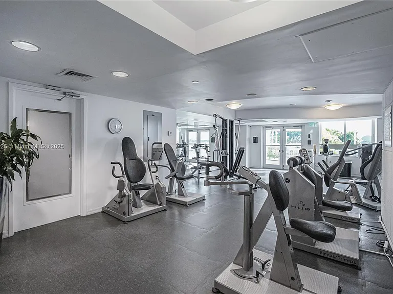 1300 West Ave #2700 — Photo 35