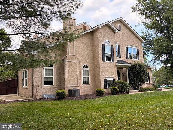 2nd image of 425 Norwick Pl