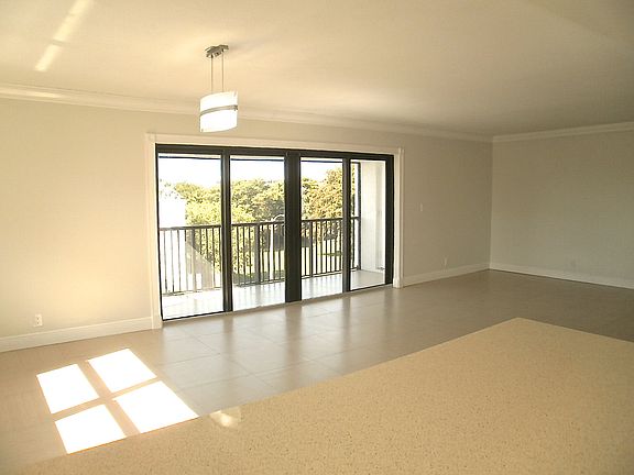 4th image of 520 Orton Ave APT 404