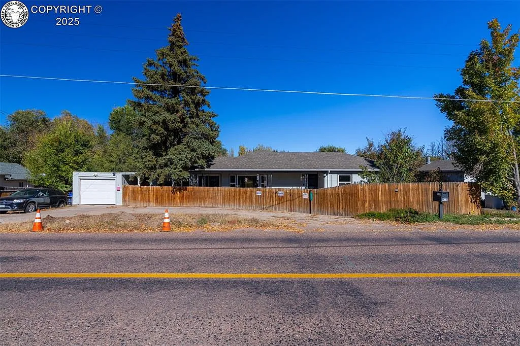 917 Grand Ave photo 1