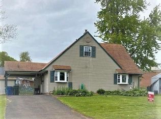 205 Appletree Dr, Levittown, PA 19055