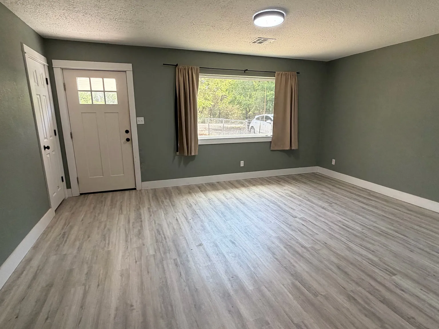 1918 W Wyandotte Ave — Photo 4