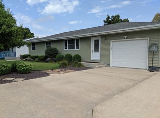 823 Houston Dr, Palmyra, MO 63461
