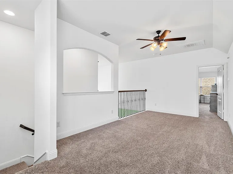 2116 Victoria Ln — Photo 14