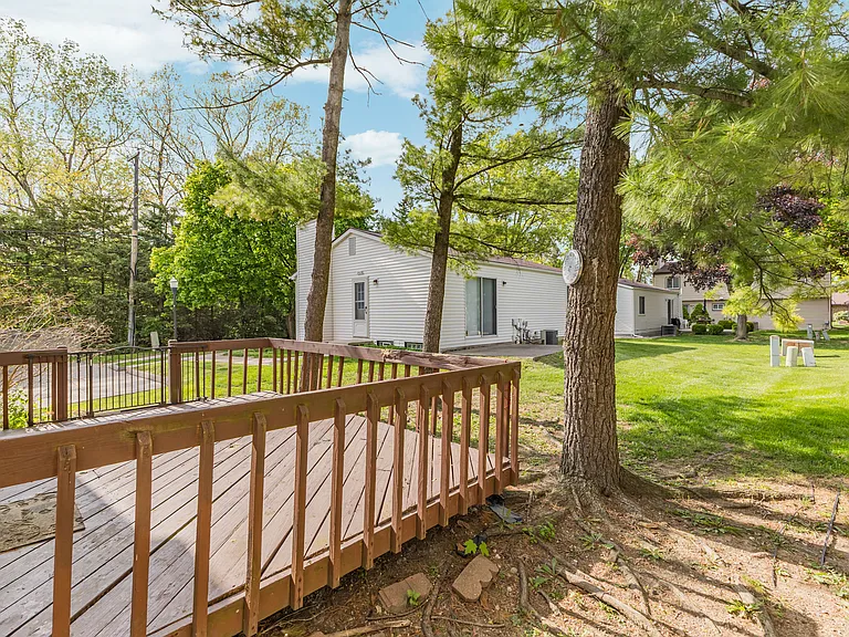 2907 Roundtree Dr — Photo 36