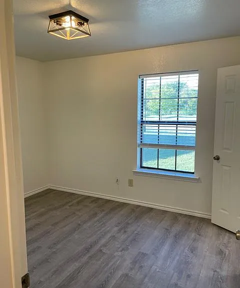 1502 Moss St — Photo 4