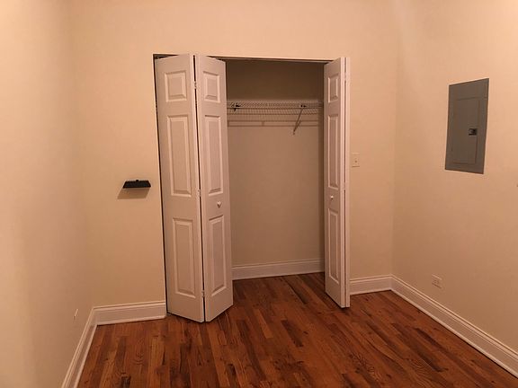 3rd image of 6812 N Wayne Ave #1F