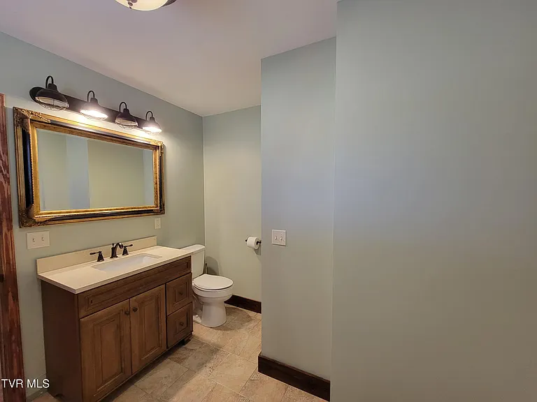 109 Carey Ln — Photo 16