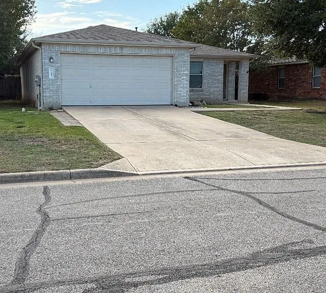 3 bed, 2.0 bath, 1590 sqft, $1,800 — Photo 2