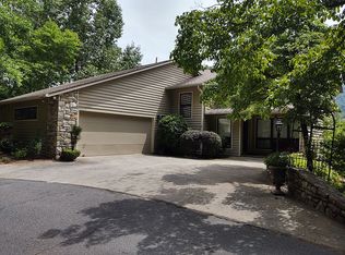 142 Mountain View Dr, Lake Lure, NC 28746