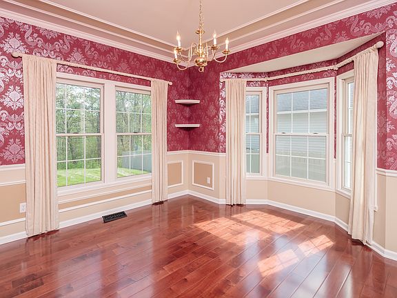 5th image of 751 Wood Hill Dr