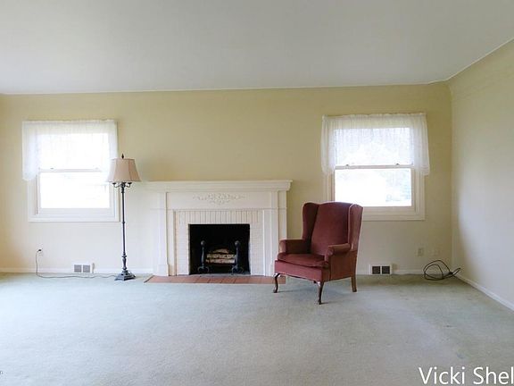 4th image of 301 Russwood St NE