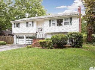 48 Oakwood St, Greenlawn, NY 11740