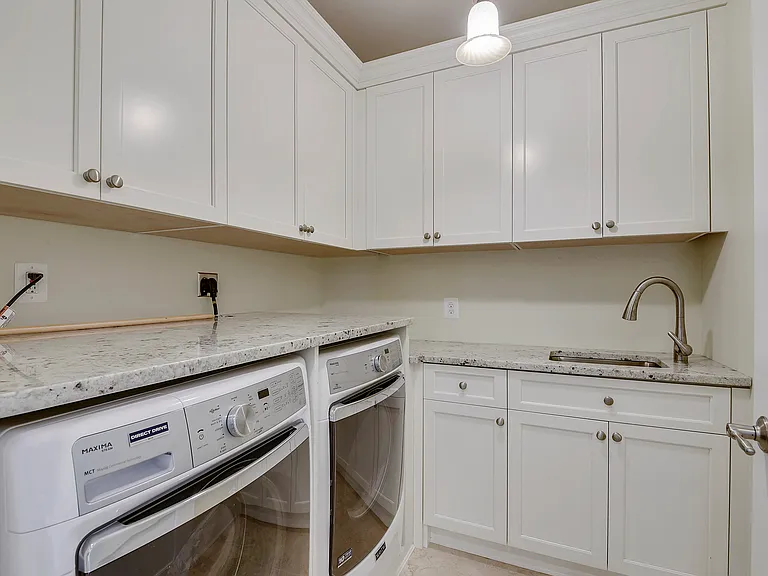 8703 Bradmoor Dr — Photo 32