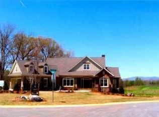 166 Rockford Farm Dr, Clarkesville, GA 30523