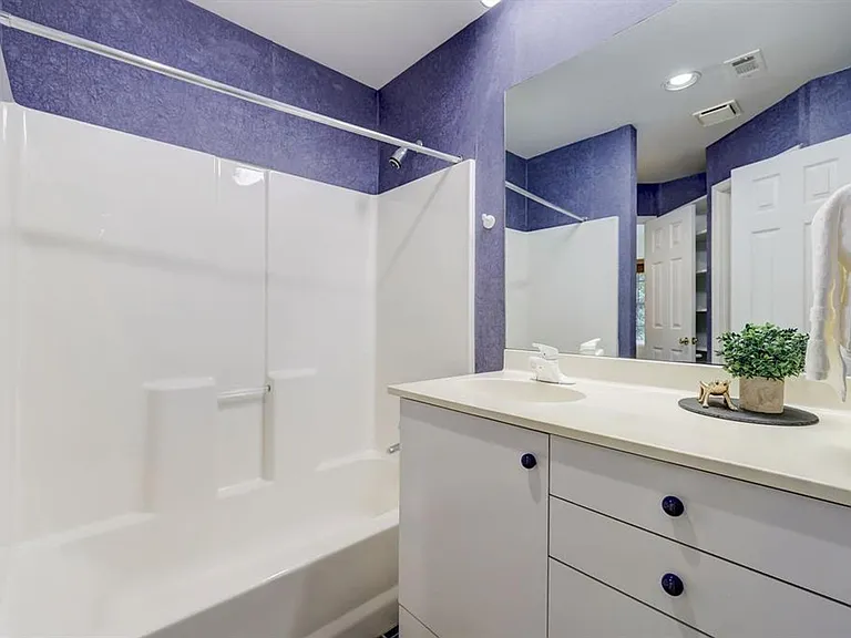805 Leonard St — Photo 16