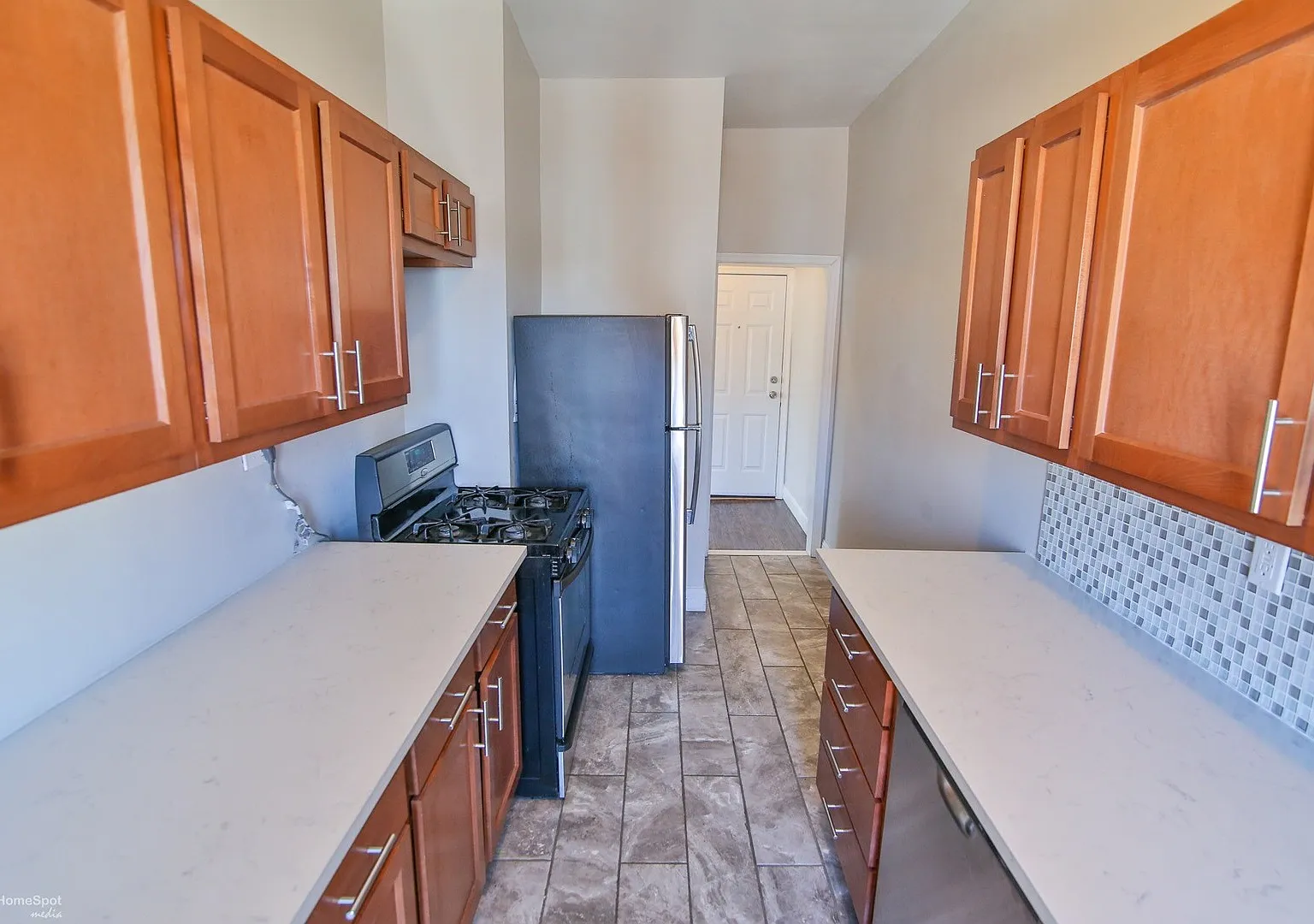 9th 302-304 N — Photo 4