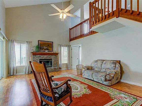 3rd image of 3264 Montrose Cir