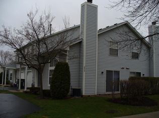 226 Acorn Dr, Streamwood, IL 60107