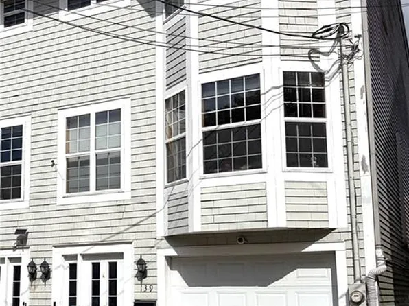 139 King St E, Saint John, NB E2L 1G8