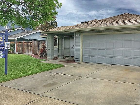 2nd image of 2022 Royal Wood Ln