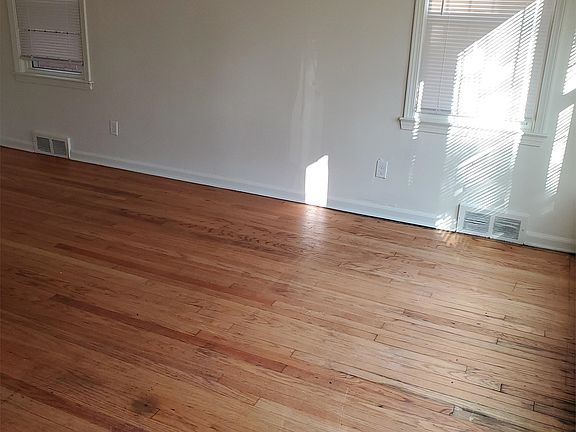 5th image of 1631 E Outer Dr