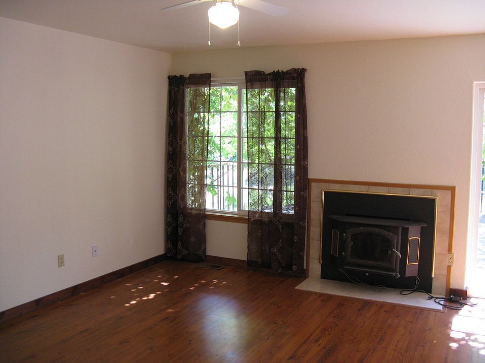 1st image of 2721 83rd Ct NE