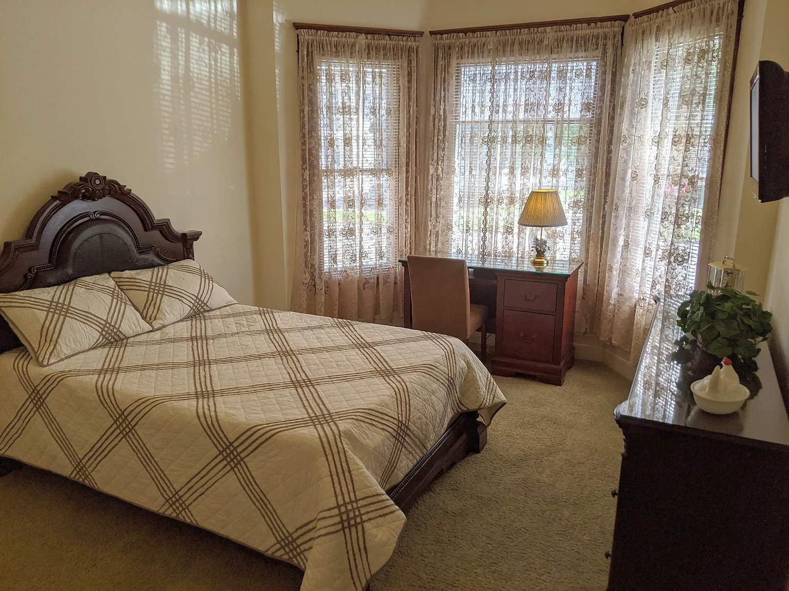 5 bed, 1.5 bath, 1800 sqft, $740 — Photo 3