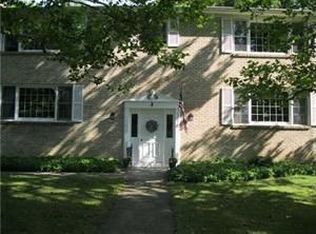 8 Woodbrook Dr APT 5, East Aurora, NY 14052
