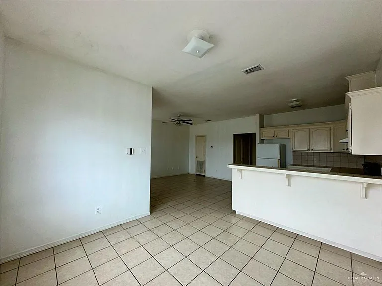 3200 Hill Crest Dr — Photo 3