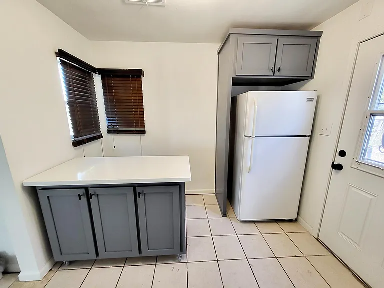 2306 S Walnut Ave — Photo 4