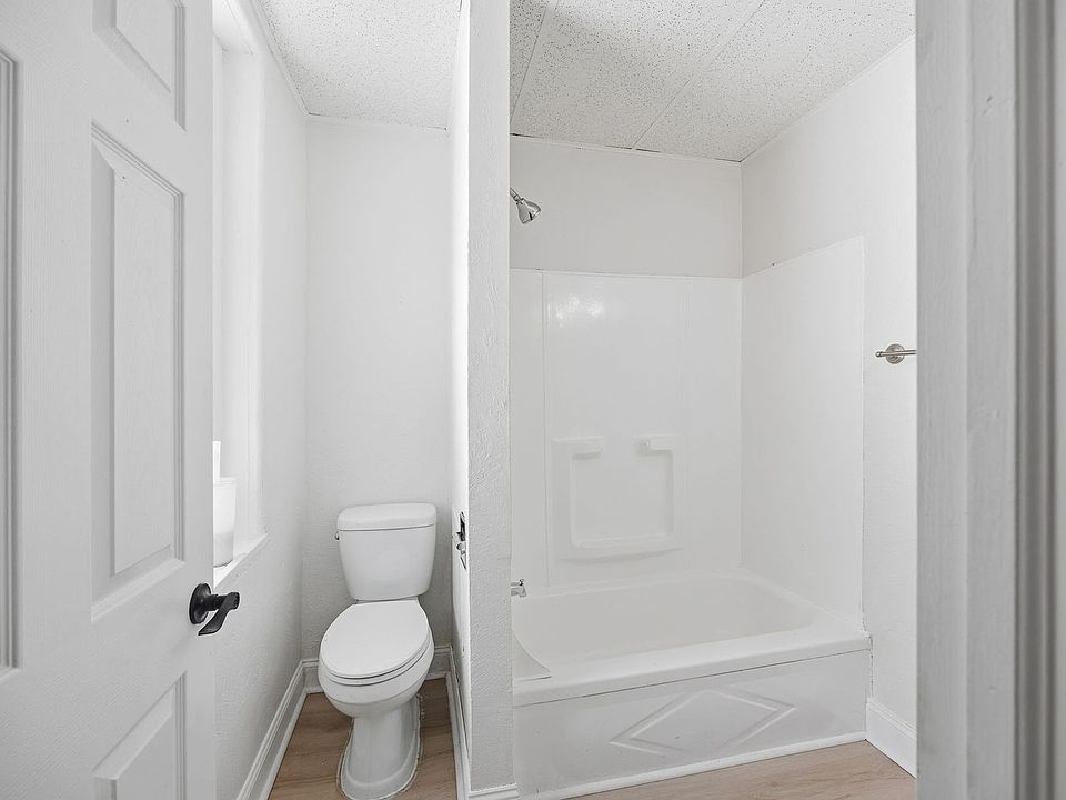 1st image of 141 Oneida St APT 2