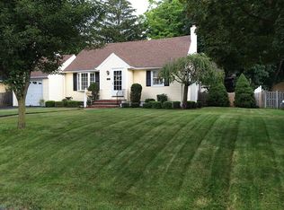 15 Westervelt Ave, Closter, NJ 07624