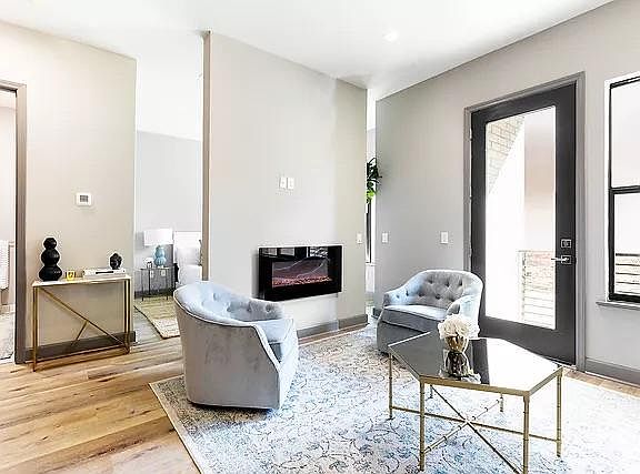 4th image of 1818 Park Ave