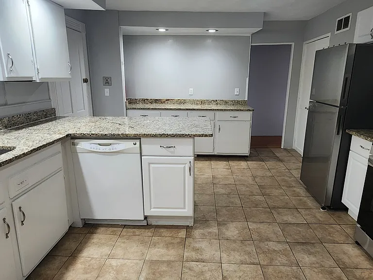 272-274B Meridian St #2 — Photo 3